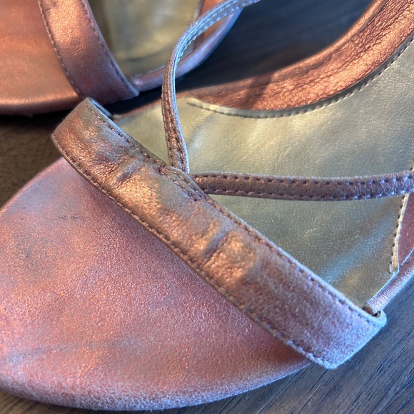 CHINESE LAUNDRY | Distressed Leather Metallic Pink Kitten Heel Sandals - Picture 8 of 9